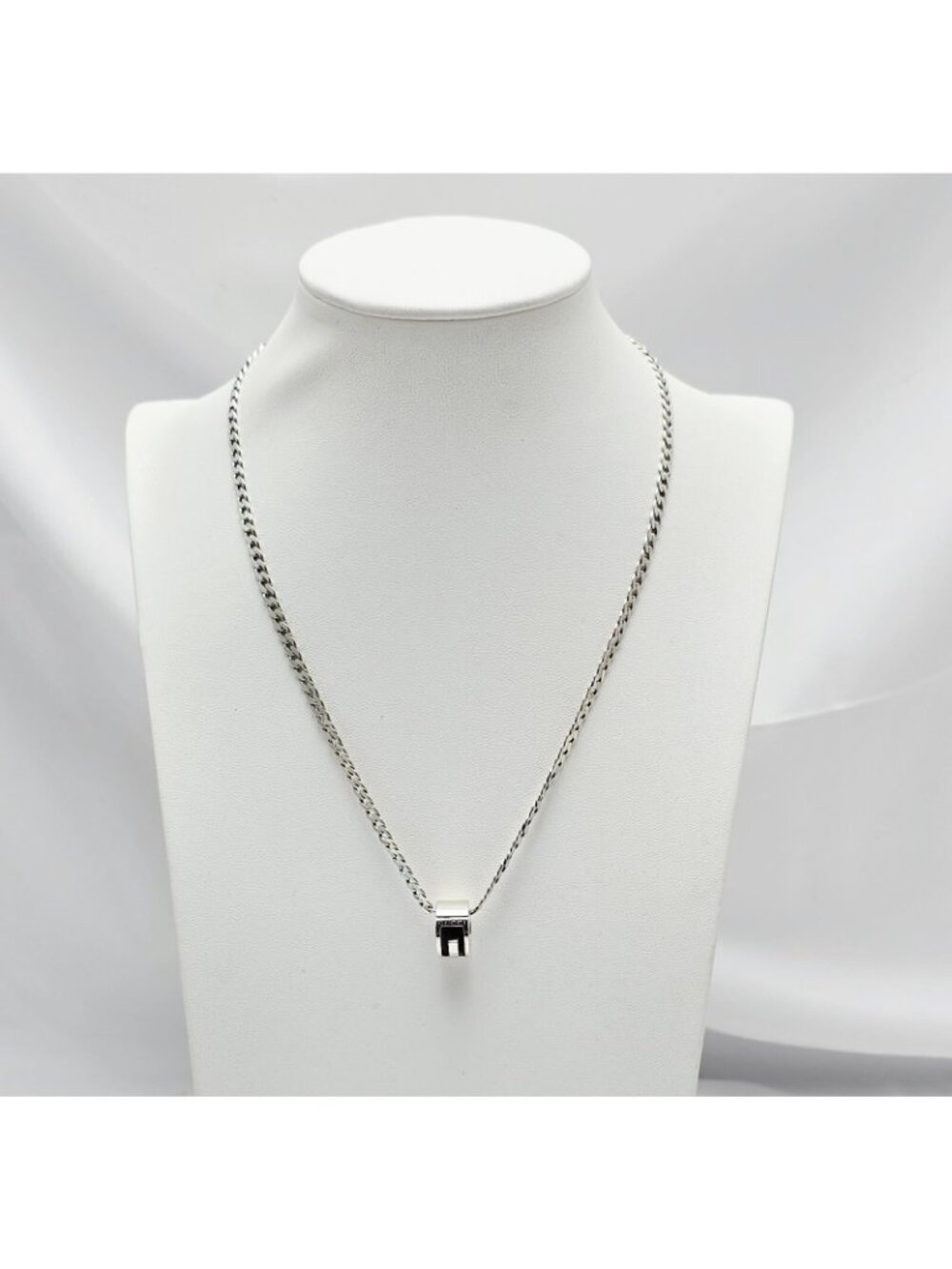 Gucci G Cut Out Round Circle Sterling Silver Charm Pendant Curb Chain Necklace - Picture 3 of 16